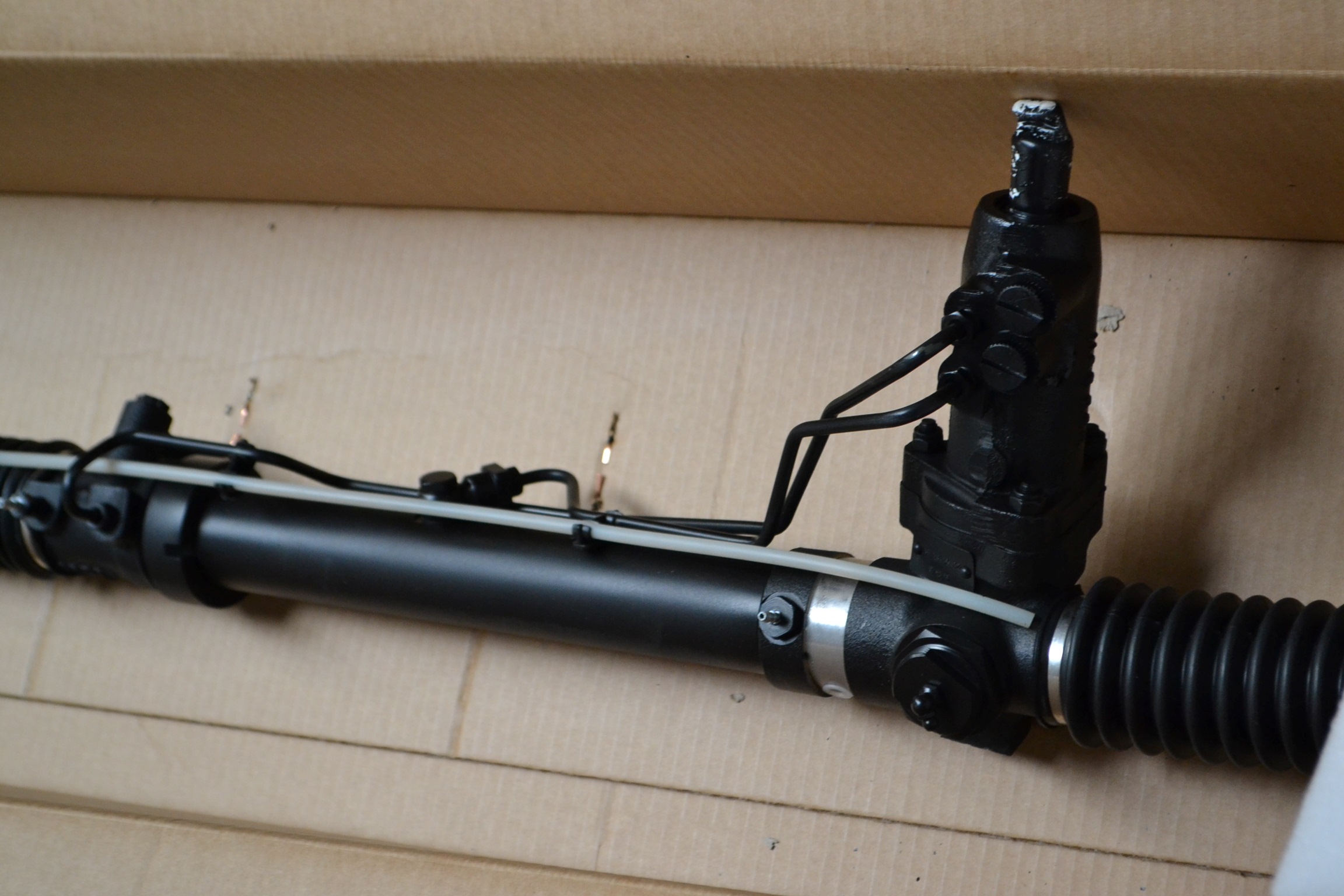 Steering rack - Aston Martin V8